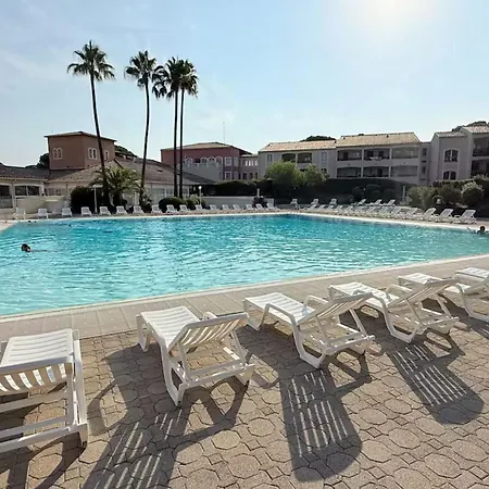 In Saint-raphael Pool & Tennis Apartmán *